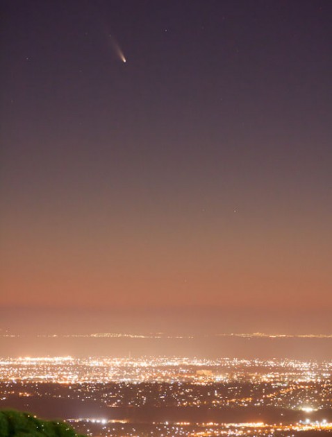 Karl Gruber sfotografował kometę 2 marca w okolicy Melbourne, Australia, źródło http://www.spaceweather.com